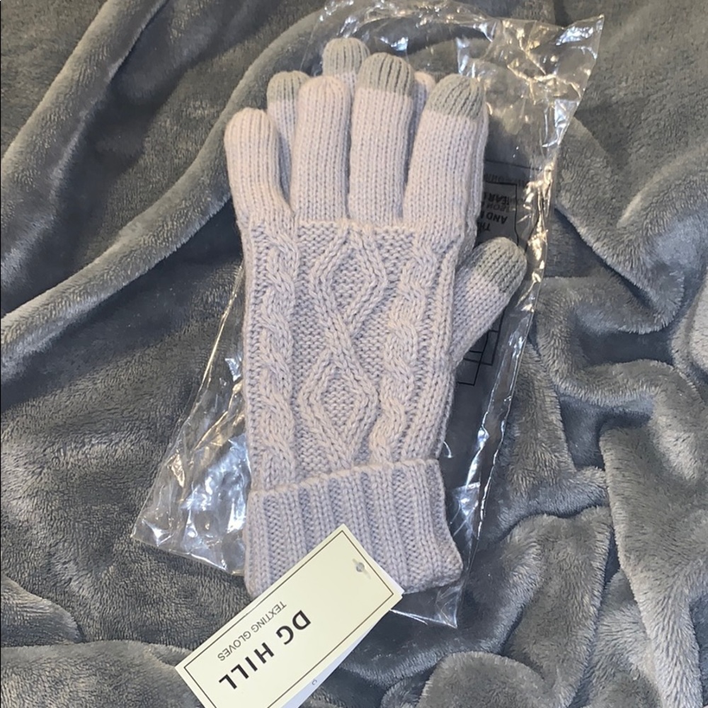 light grey DG Hill texting gloves